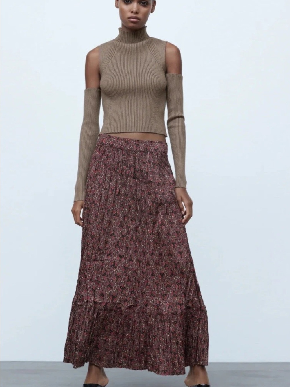 Zara Tiered Pleated Maxi Skirt Boho
Hippie Brown/rust Floral Twirly
Beachy L